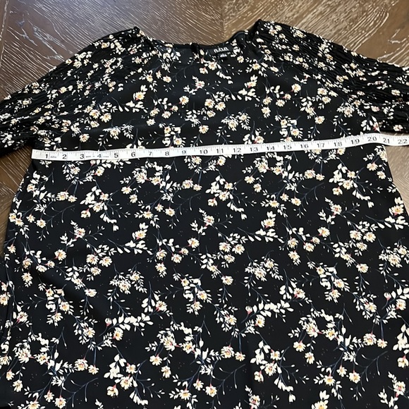 a.n.a.  A New Approach black floral small print shirt/blouse LARGE - Picture 15 of 17